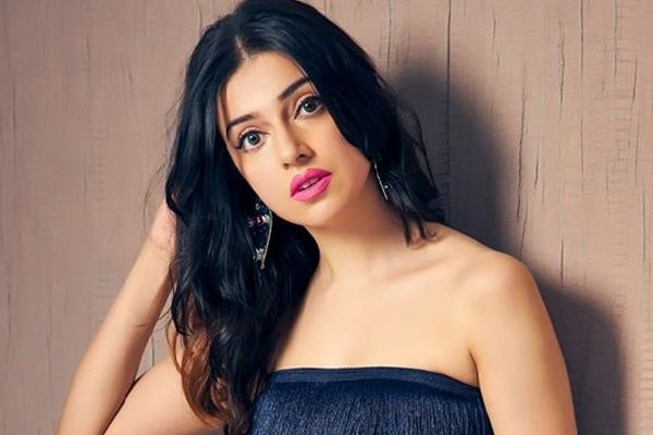 divya khosla kumar biography wiki profile