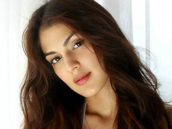 rhea chakraborty biography wiki profile