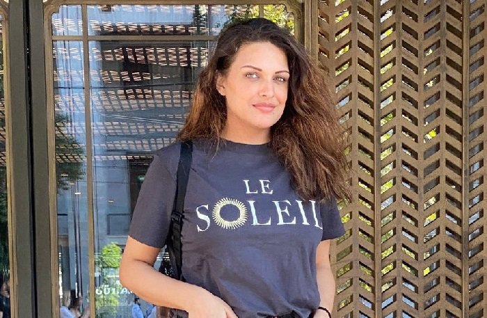 himanshi khurana wiki biography