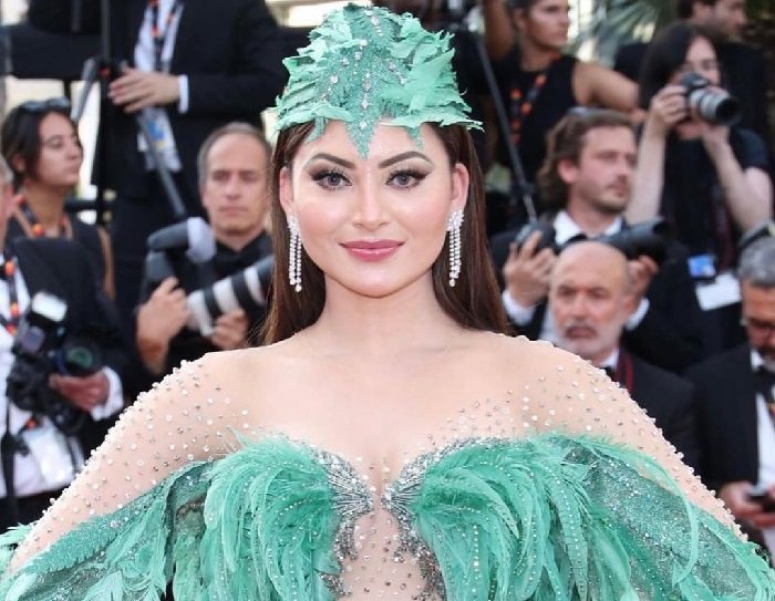 Cannes Film Festival : Urvashi Rautela wow’s in Ziad Nakad’s unique lavish green feather headgear