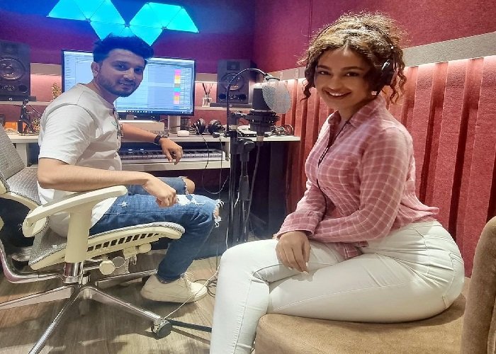 Seerat Kapoor to Debut as a Singer For A Romantic Track