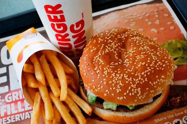 A US court has said the Burger King must face a lawsuit that accuses the fast food giant of misleading customers by showing its Whopper burger larger on its menus than it is in reality, the report said.