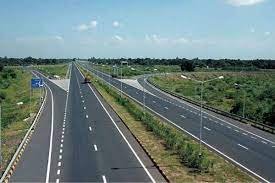 Access-controlled expressways are fenced off with railings along their length, so no one can enter them randomly.