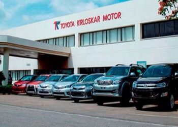 Toyota Kirloskar Motor plans to invest ₹3,300 crore to set up a third plant in Karnataka, with production expected to begin by 2026. The new facility will have an annual capacity of 1 lakh units and will be able to produce vehicles with different fuel technologies.