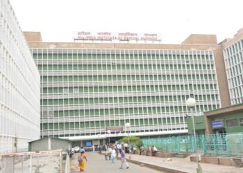 AIIMS Delhi, Safdarjung Hospital, Ram Manohar Lohia Hospital, and Lady Hardinge Medical College have requested a combined budget of over ₹9,000 crore from the upcoming interim budget. AIIMS Delhi has sought ₹4,450 crore, while Safdarjung Hospital has demanded ₹2,200 crore.