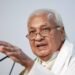 High drama played out in Kollam district in Kerala on Saturday when Governor Arif Mohammed Khan, facing SFI's black flag protest, got off his car, took on the agitating Left student wing members, sat on the roadside and hit out at the Chief Minister
