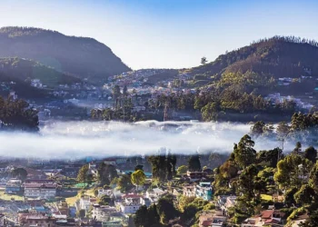 According to official data available, the temperature was recorded at 1 degree celsius at Kanthal and Thalaikuntha in Udhagamandalam while the mercury was a notch higher at 2 degrees celsius in Botanical Garden. Sandynallah was warmer at 3 degree celcius.