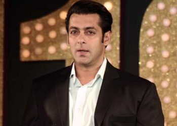 wo men detained for trying to enter Salman Khan's farmhouse illegally in Panvel.