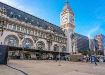 Paris knife attack at Gare De Lyon - Police said the suspected attacker had been arrested.