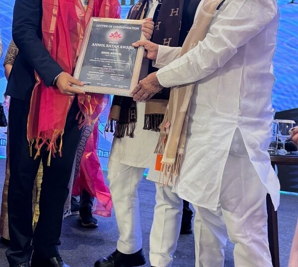 Nikhil Singhal honored with Uttar Pradesh Anmol Ratan Award, by Akhilesh Yadav